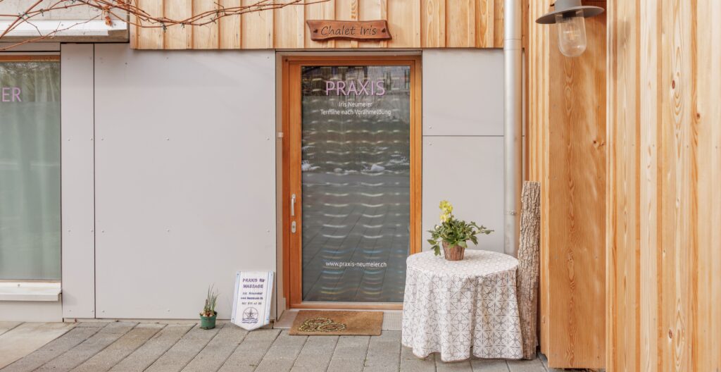Eingang zur Massage Praxis Neumeier